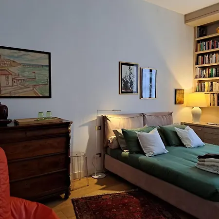 Casa Mari - Free Secure Parking, Breakfast, Private Bathroom, Wifi, Garden, Aircon, 5 Min Walk To Metro And Train Station * Milan