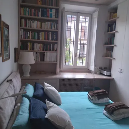 Casa Mari - Free Secure Parking, Breakfast, Private Bathroom, Wifi, Garden, Aircon, 5 Min Walk To Metro And Train Station Couette-café