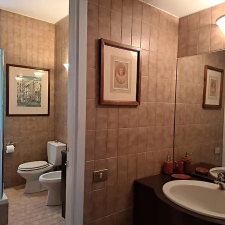 Couette-café Casa Mari - Free Secure Parking, Breakfast, Private Bathroom, Wifi, Garden, Aircon, 5 Min Walk To Metro And Train Station *