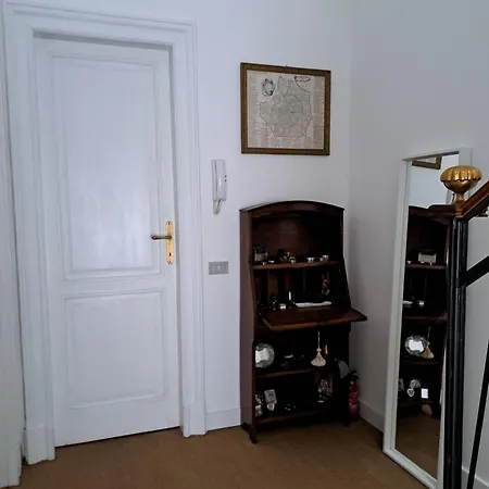 Casa Mari - Free Secure Parking, Breakfast, Private Bathroom, Wifi, Garden, Aircon, 5 Min Walk To Metro And Train Station Couette-café Milan