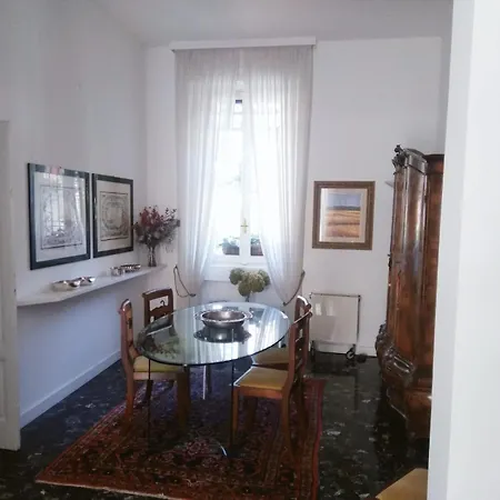 Casa Mari - Free Secure Parking, Breakfast, Private Bathroom, Wifi, Garden, Aircon, 5 Min Walk To Metro And Train Station