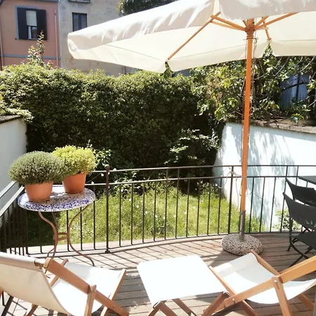 Casa Mari - Free Secure Parking, Breakfast, Private Bathroom, Wifi, Garden, Aircon, 5 Min Walk To Metro And Train Station * Milan