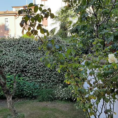 Casa Mari - Free Secure Parking, Breakfast, Private Bathroom, Wifi, Garden, Aircon, 5 Min Walk To Metro And Train Station *