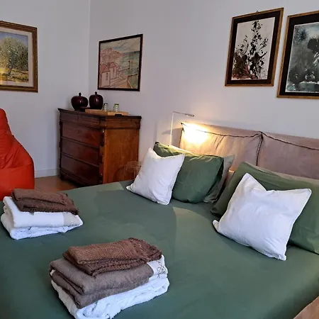 Casa Mari - Free Secure Parking, Breakfast, Private Bathroom, Wifi, Garden, Aircon, 5 Min Walk To Metro And Train Station