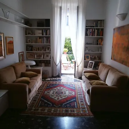 Frühstückspension Casa Mari - Free Secure Parking, Breakfast, Private Bathroom, Wifi, Garden, Aircon, 5 Min Walk To Metro And Train Station