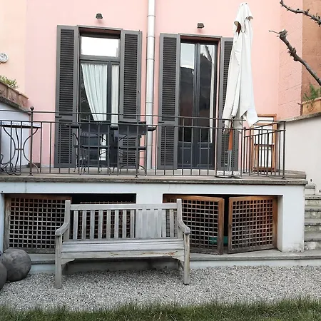 Frühstückspension Casa Mari - Free Secure Parking, Breakfast, Private Bathroom, Wifi, Garden, Aircon, 5 Min Walk To Metro And Train Station